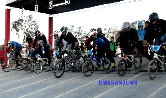 FELIZ DÍA PAPÁ – La familia del Bicicross de San Juan, Festeja el Día del Padre