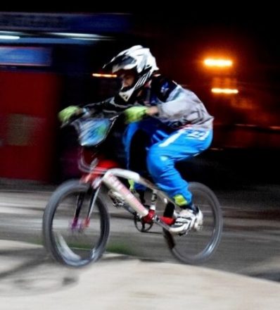 En Una Muy Agradable Noche de Viernes, se Disputó en el Circuito del Club Bicicross San Juan, la 5ta Fecha del Torneo Clausura de BMX 2016.